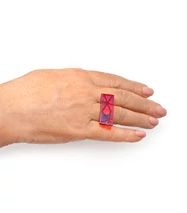 MASHRABIYA GYŰRŰ - PIROS-PINK, GEOMETRIKUS MINTÁVAL