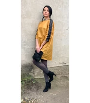 Mustársárga ruha fekete csipkével