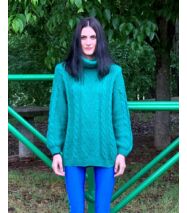Magasnyakú zöld kötött pulóver