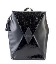 designer_taska_kite_hatizsak_fekete_gyurt_lakk