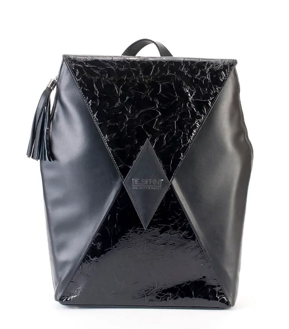 designer_taska_kite_hatizsak_fekete_gyurt_lakk